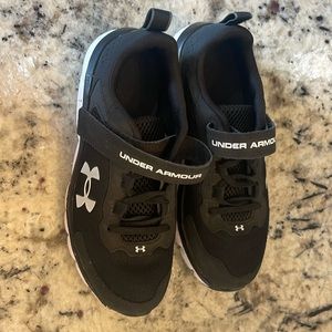 Boys size 3 under armour shoes